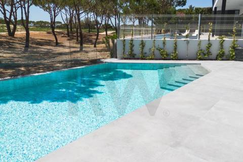 Venda moradia V5 de luxo em zona premium de Vilamoura (Algarve, Portugal)