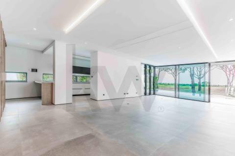 Venda moradia V5 de luxo em zona premium de Vilamoura (Algarve, Portugal)
