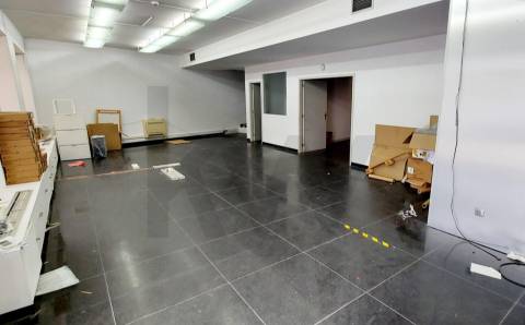 Loja com armazém e estacionamento no centro de Leça da Palmeira – Comércio, Serviços ou Restauração 