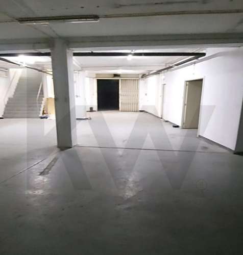 Loja com armazém e estacionamento no centro de Leça da Palmeira – Comércio, Serviços ou Restauração 