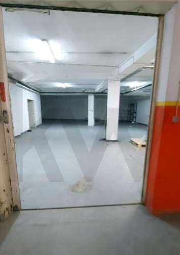 Loja com armazém e estacionamento no centro de Leça da Palmeira – Comércio, Serviços ou Restauração 