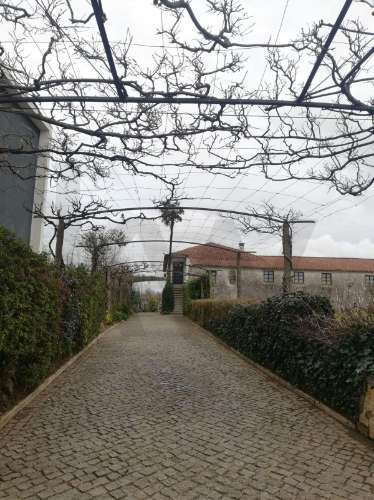 Quinta com História em Barcelinhos – Moradia T3 e Terreno