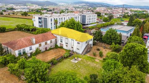 Quinta com História em Barcelinhos – Moradia T3 e Terreno
