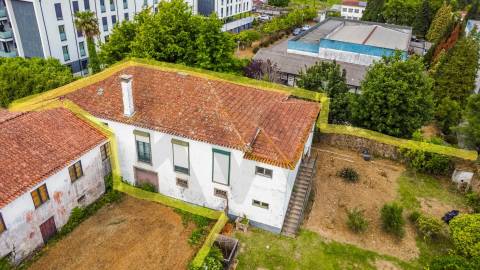 Quinta com História em Barcelinhos – Moradia T3 e Terreno