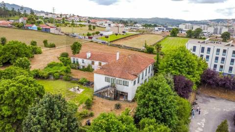 Quinta com História em Barcelinhos – Moradia T3 e Terreno