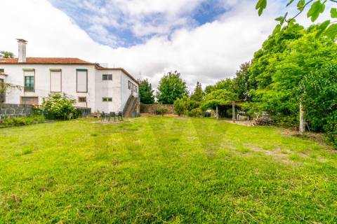 Quinta com História em Barcelinhos – Moradia T3 e Terreno