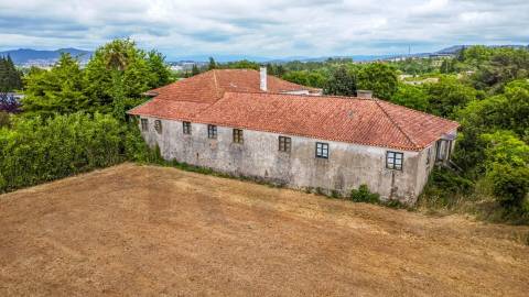 Quinta com História em Barcelinhos – Moradia T3 e Terreno