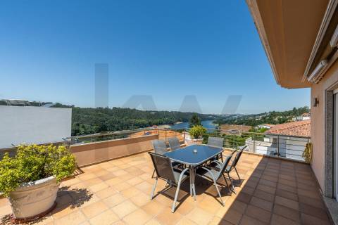 Glamorosa Moradia T4+1 com piscina – Vista Rio Douro