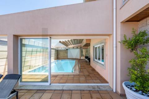 Glamorosa Moradia T4+1 com piscina – Vista Rio Douro