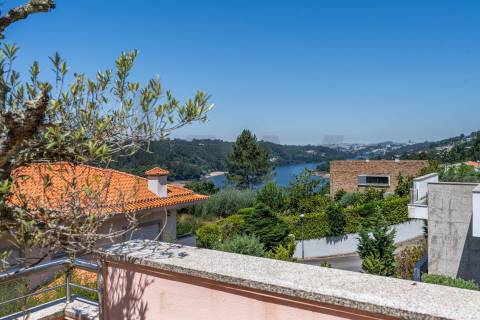 Glamorosa Moradia T4+1 com piscina – Vista Rio Douro