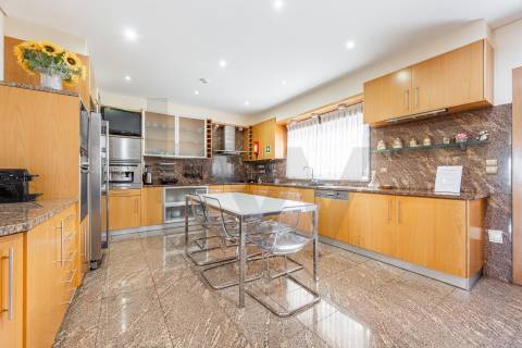 Glamorosa Moradia T4+1 com piscina – Vista Rio Douro