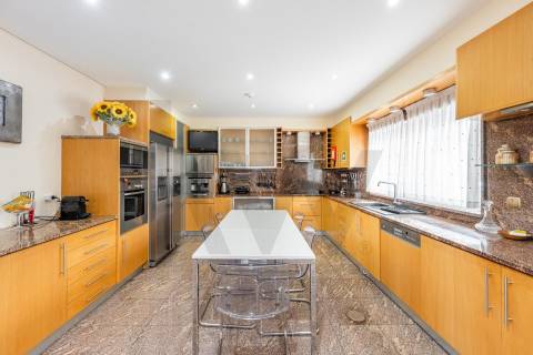 Glamorosa Moradia T4+1 com piscina – Vista Rio Douro