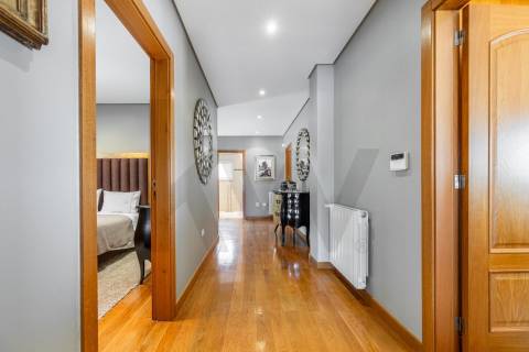 Glamorosa Moradia T4+1 com piscina – Vista Rio Douro