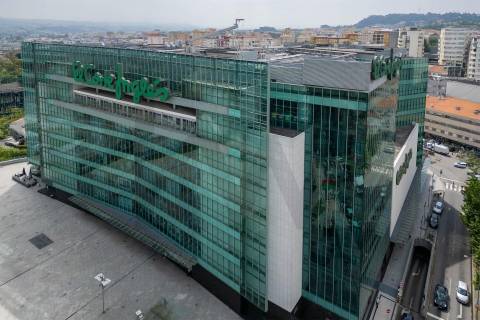 Apartamento T3, último andar junto ao (El corte Inglês) em Gaia 