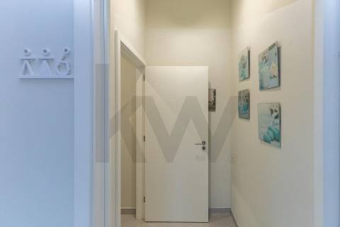 Oportunidade Única para o Seu Negócio: Loja de Luxo na Rotunda da VL8, Junto ao Novo Metro Ruby!