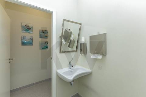 Oportunidade Única para o Seu Negócio: Loja de Luxo na Rotunda da VL8, Junto ao Novo Metro Ruby!