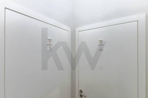 Oportunidade Única para o Seu Negócio: Loja de Luxo na Rotunda da VL8, Junto ao Novo Metro Ruby!