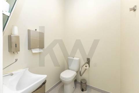 Oportunidade Única para o Seu Negócio: Loja de Luxo na Rotunda da VL8, Junto ao Novo Metro Ruby!