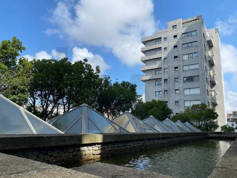 Apartamento T1 com lugar de garagem no exclusivo condomínio Les Palaces, Porto