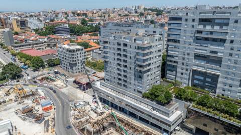 Apartamento T1 com lugar de garagem no exclusivo condomínio Les Palaces, Porto