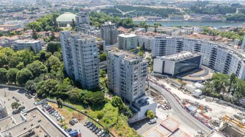 Apartamento T1 com lugar de garagem no exclusivo condomínio Les Palaces, Porto