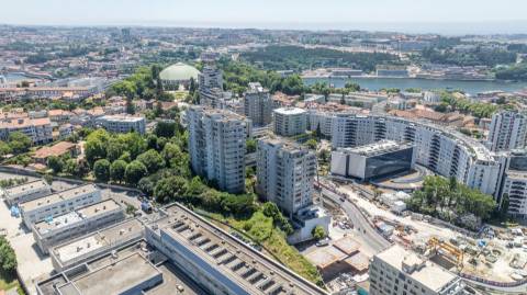 Apartamento T1 com lugar de garagem no exclusivo condomínio Les Palaces, Porto