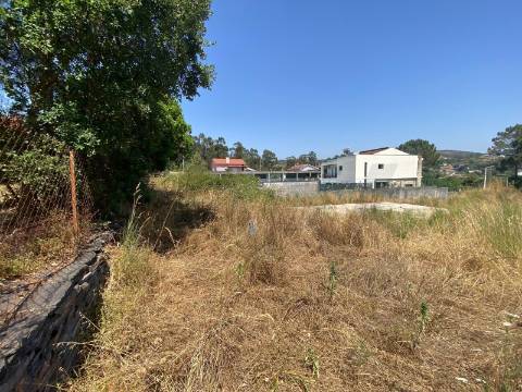 Terreno com Projeto Aprovado para Moradia Térrea