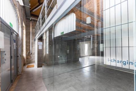 Armazem situado em Serralves em excelente estado de conservação.