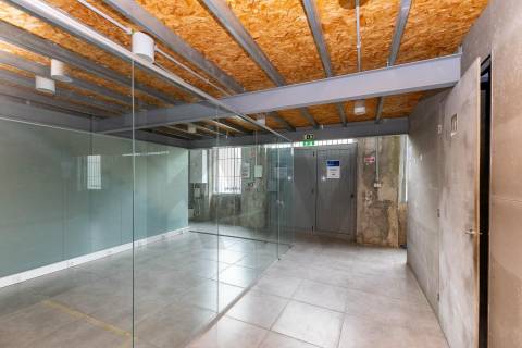 Armazem situado em Serralves em excelente estado de conservação.