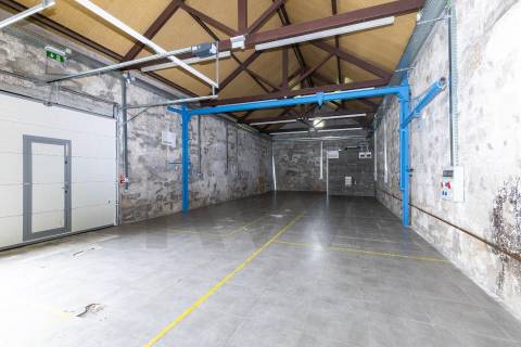 Armazem situado em Serralves em excelente estado de conservação.