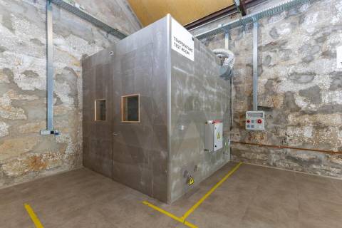 Armazem situado em Serralves em excelente estado de conservação.