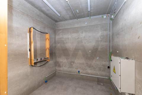 Armazem situado em Serralves em excelente estado de conservação.