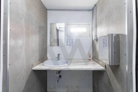 Armazem situado em Serralves em excelente estado de conservação.