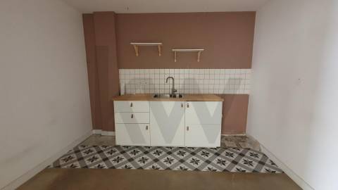 Loja com Garagem Privativa na Av. Serpa Pinto - Matosinhos