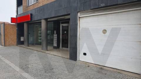 Loja com Garagem Privativa na Av. Serpa Pinto - Matosinhos