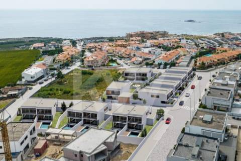 Moradia T3  Nova em Condomínio com Piscina e Vista Mar em Vila Chá, Vila do Conde, Porto