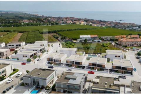 Moradia T3  Nova em Condomínio com Piscina e Vista Mar em Vila Chá, Vila do Conde, Porto