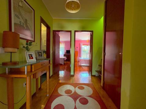 Apartamento T4 com terraço e box fechada em S. Mamede Infesta
