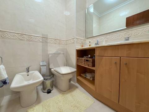 Apartamento T4 com terraço e box fechada em S. Mamede Infesta