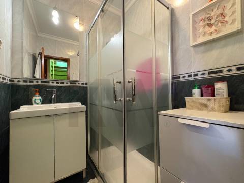 Apartamento T4 com terraço e box fechada em S. Mamede Infesta