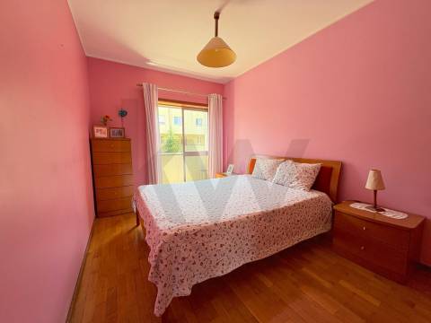 Apartamento T4 com terraço e box fechada em S. Mamede Infesta