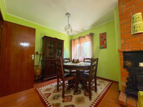 Apartamento T4 com terraço e box fechada em S. Mamede Infesta