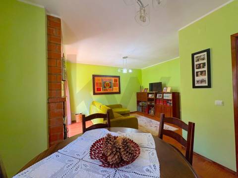 Apartamento T4 com terraço e box fechada em S. Mamede Infesta