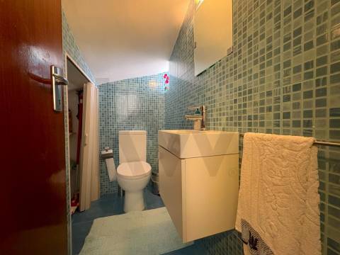 Apartamento T4 com terraço e box fechada em S. Mamede Infesta