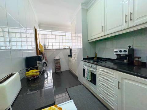 Apartamento T4 com terraço e box fechada em S. Mamede Infesta