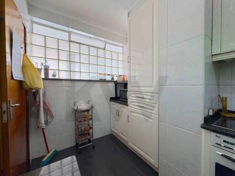Apartamento T4 com terraço e box fechada em S. Mamede Infesta