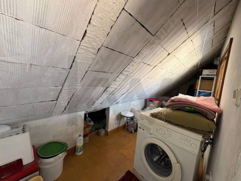 Apartamento T4 com terraço e box fechada em S. Mamede Infesta