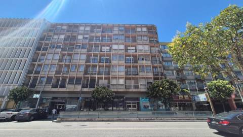 Arrenda-se Amplo T3 com Varandas e Excelente Localização