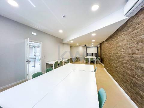 Loja ampla  junto a Santo Ovídeo, Metro