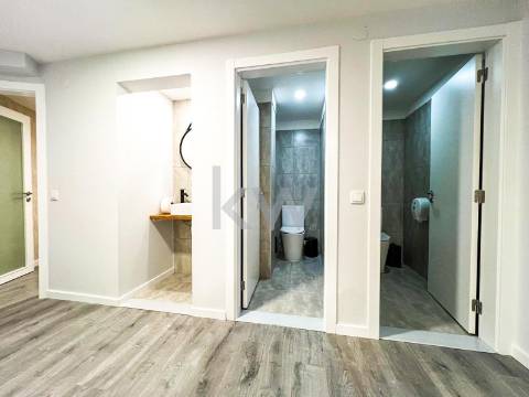 Loja ampla  junto a Santo Ovídeo, Metro